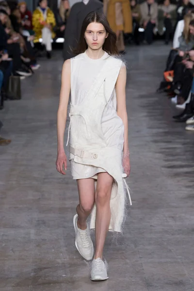 Look 15